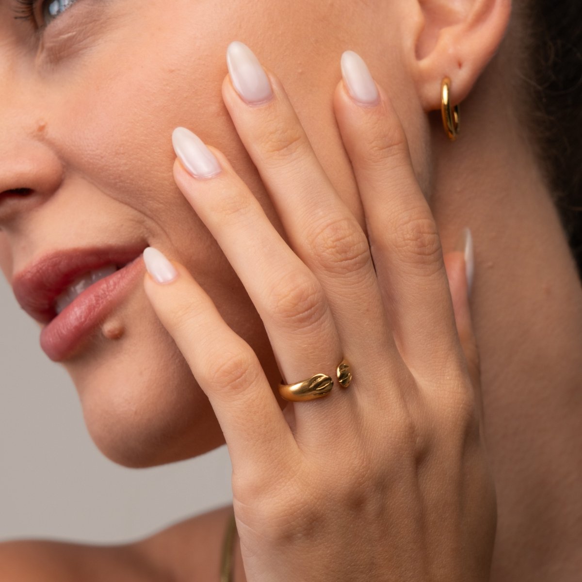 Anel Abraço Ajustável Banhado em Ouro 18K
