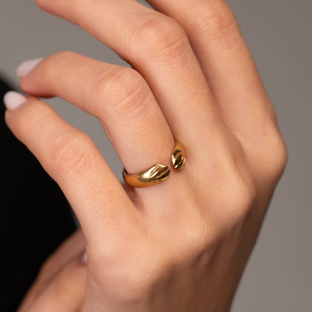 Anel Abraço Ajustável Banhado em Ouro 18K