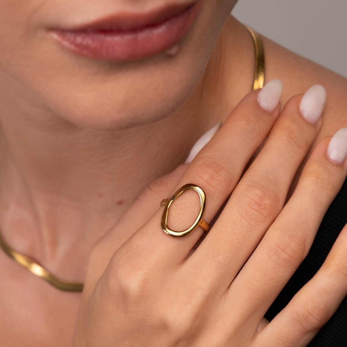 Anel Abstrato Contorno Orgânico Banhado em Ouro 18K