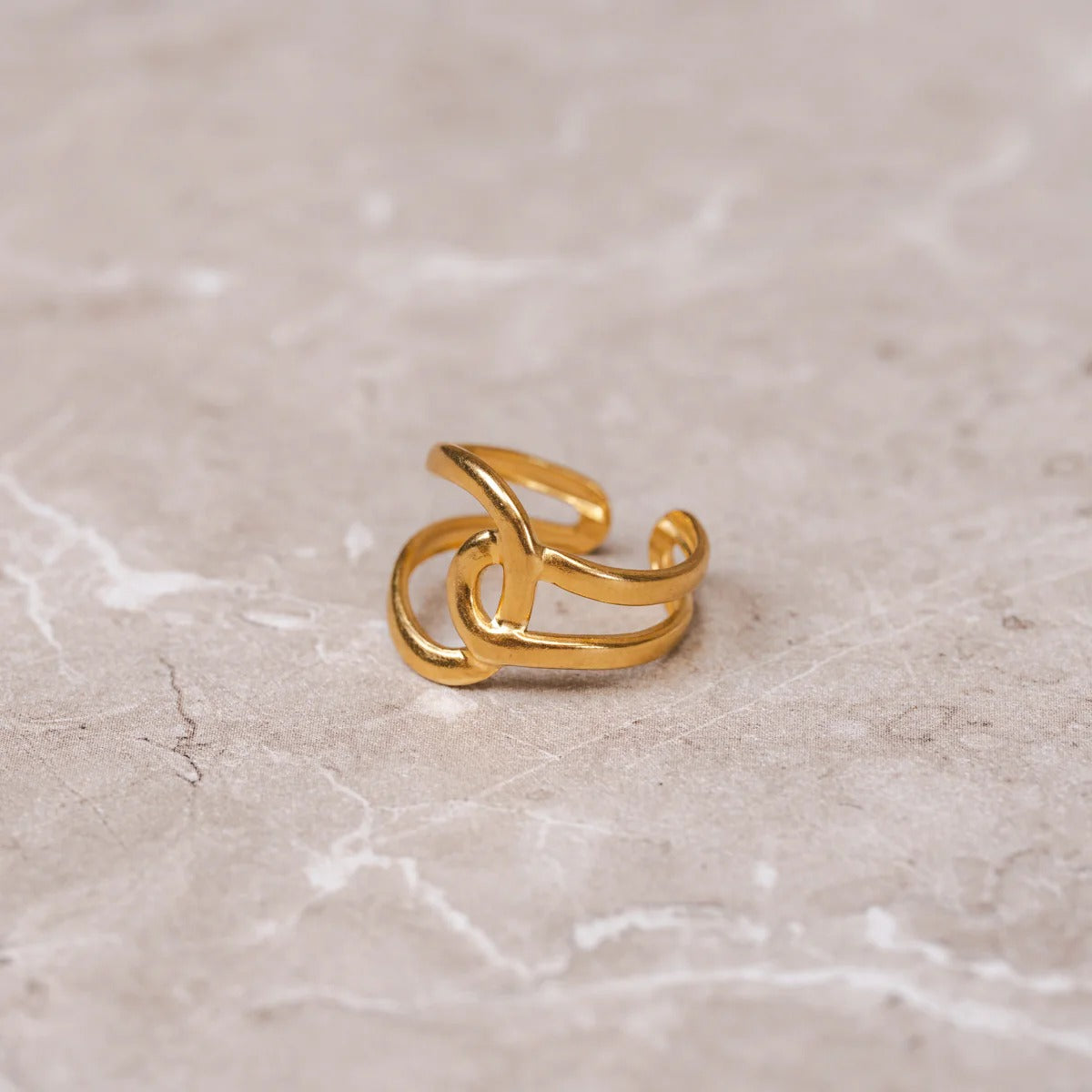 Anel Abstrato Elos Ajustável Banhado em Ouro 18K
