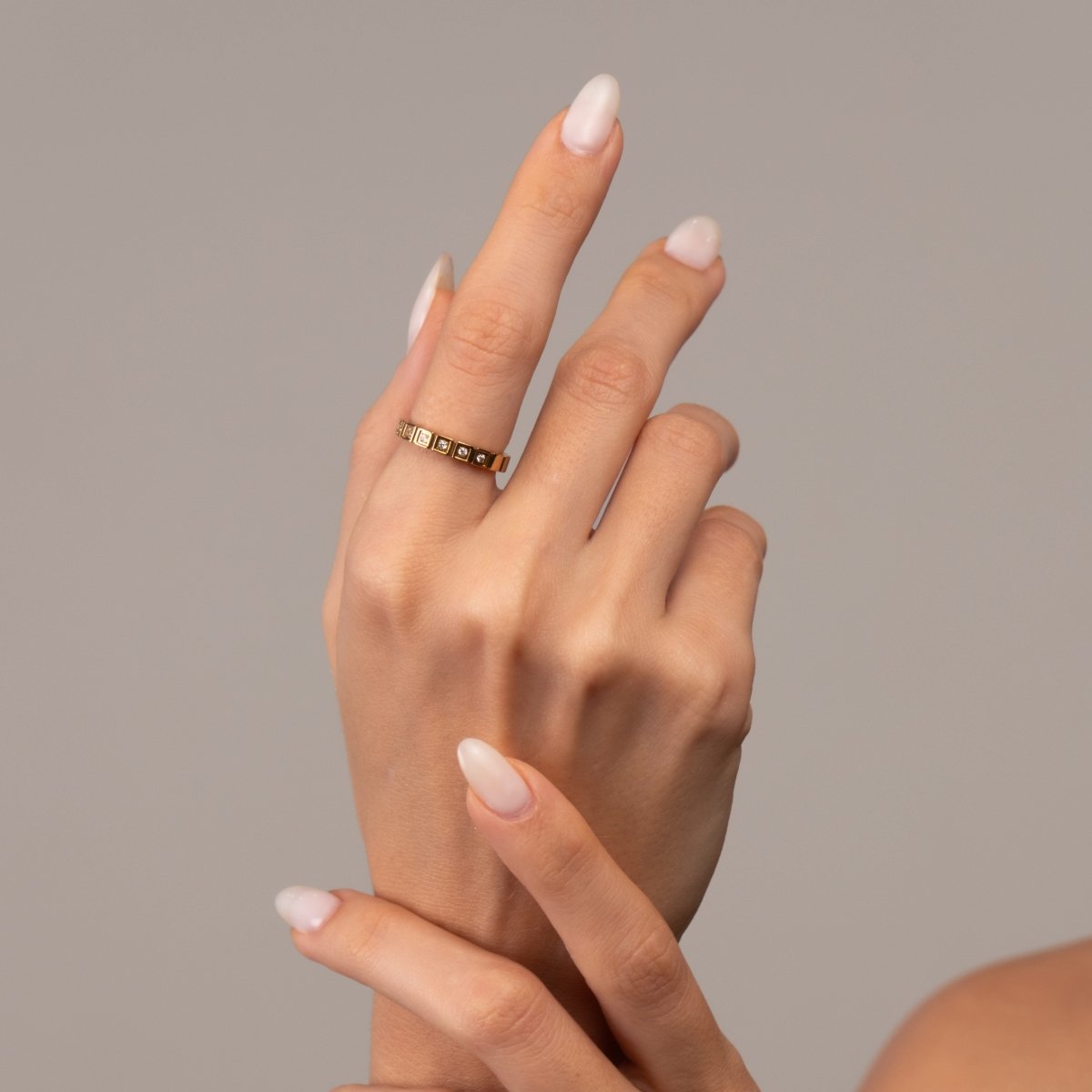 Anel Blocos de Pedra Banhado em Ouro 18K