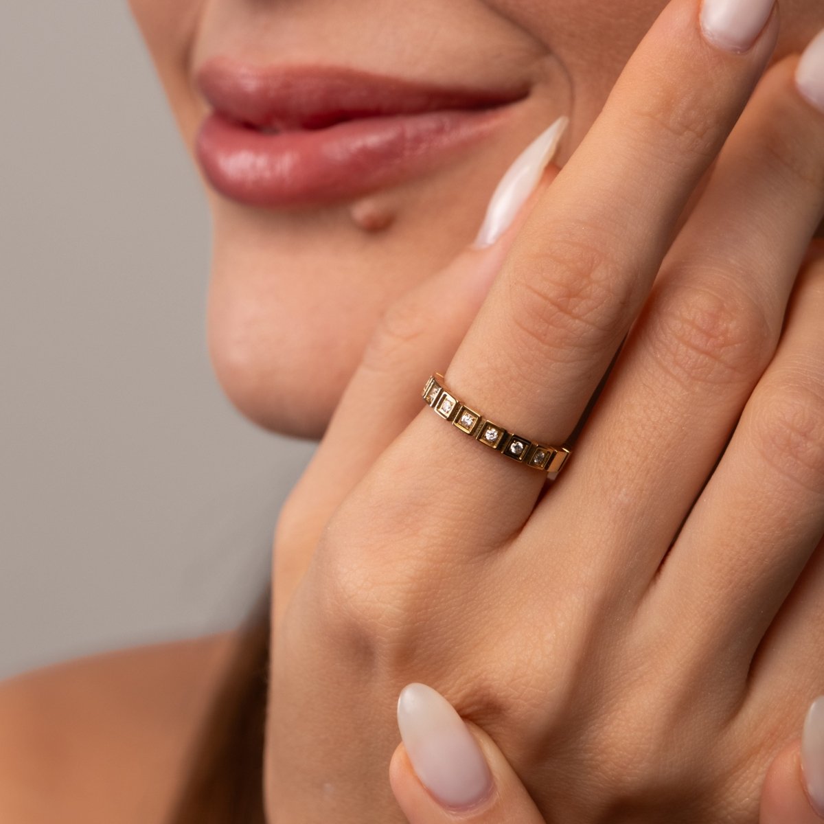 Anel Blocos de Pedra Banhado em Ouro 18K