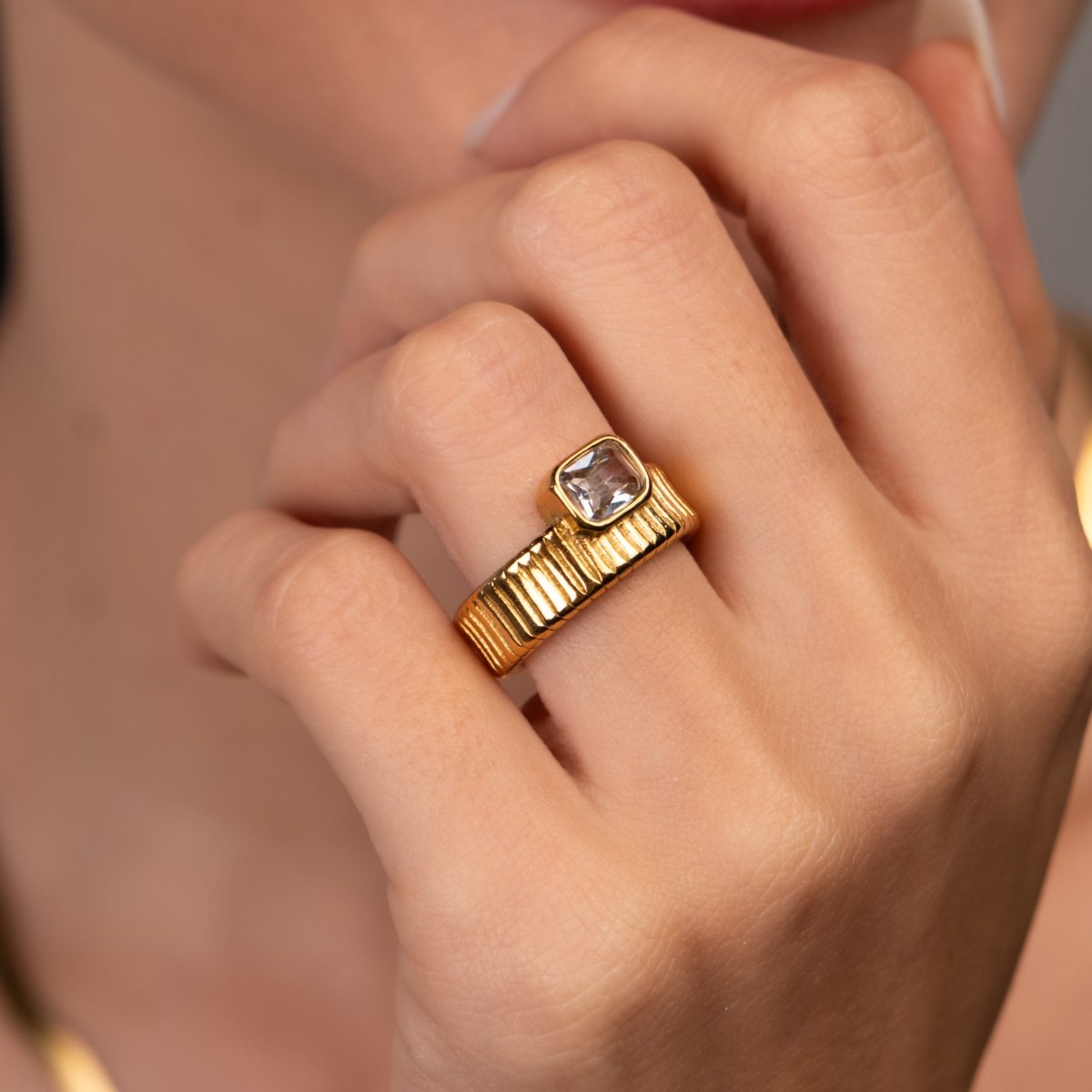 Anel Capri Cristal Banhado em Ouro 18k