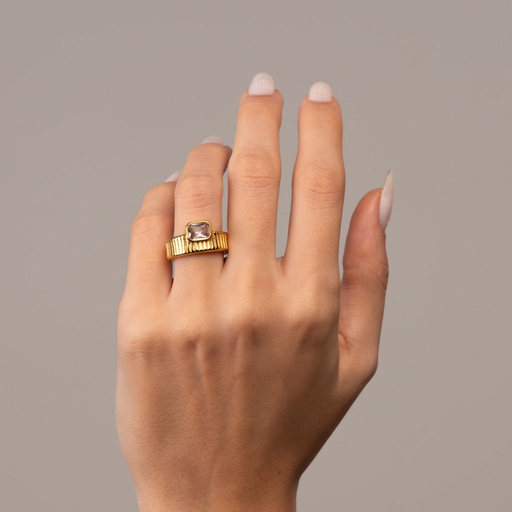 Anel Capri Cristal Banhado em Ouro 18k