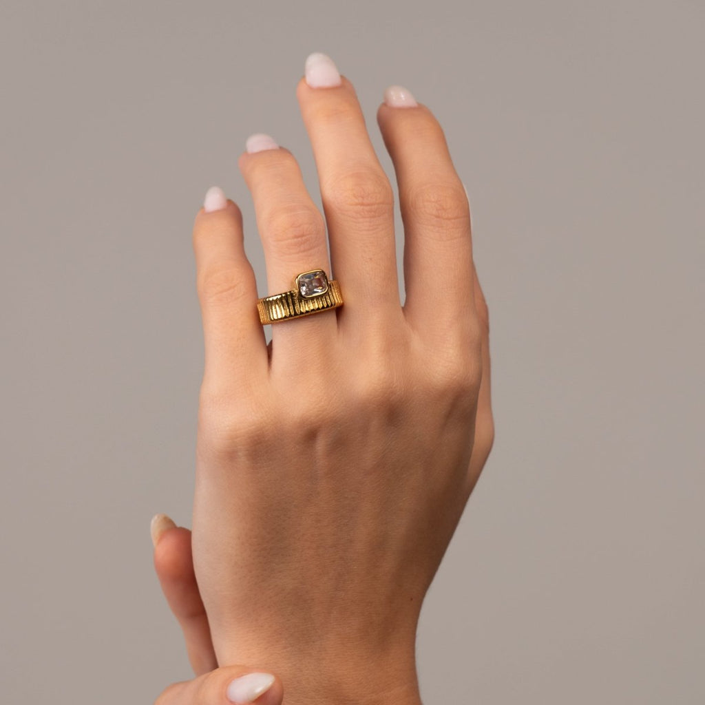 Anel Capri Cristal Banhado em Ouro 18k