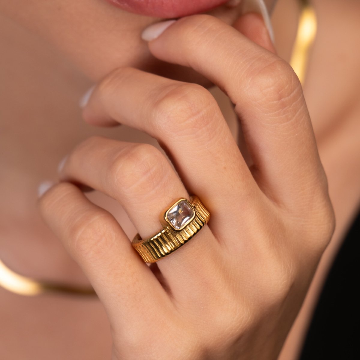 Anel Capri Cristal Banhado em Ouro 18k