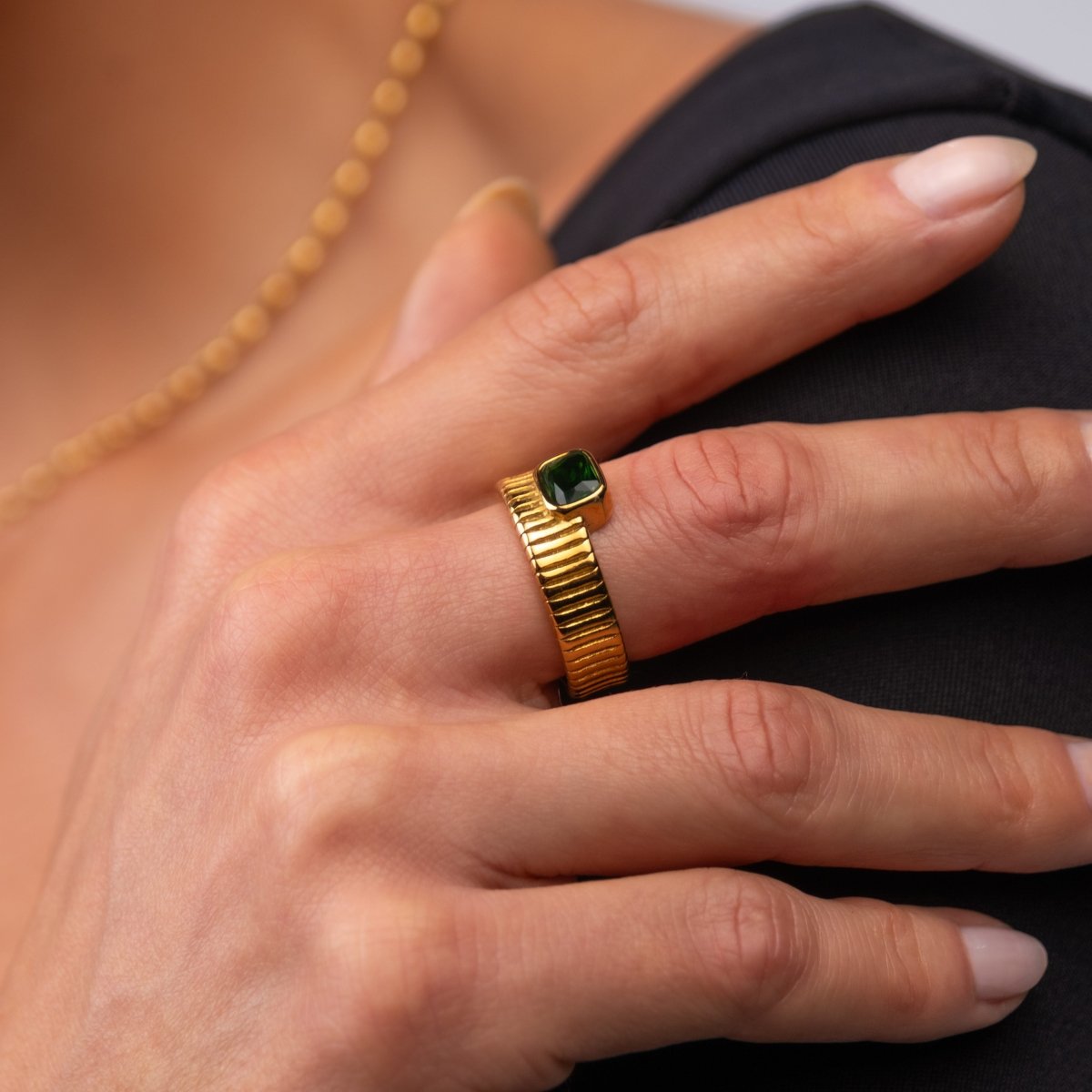 Anel Capri Esmeralda Banhado em Ouro 18k