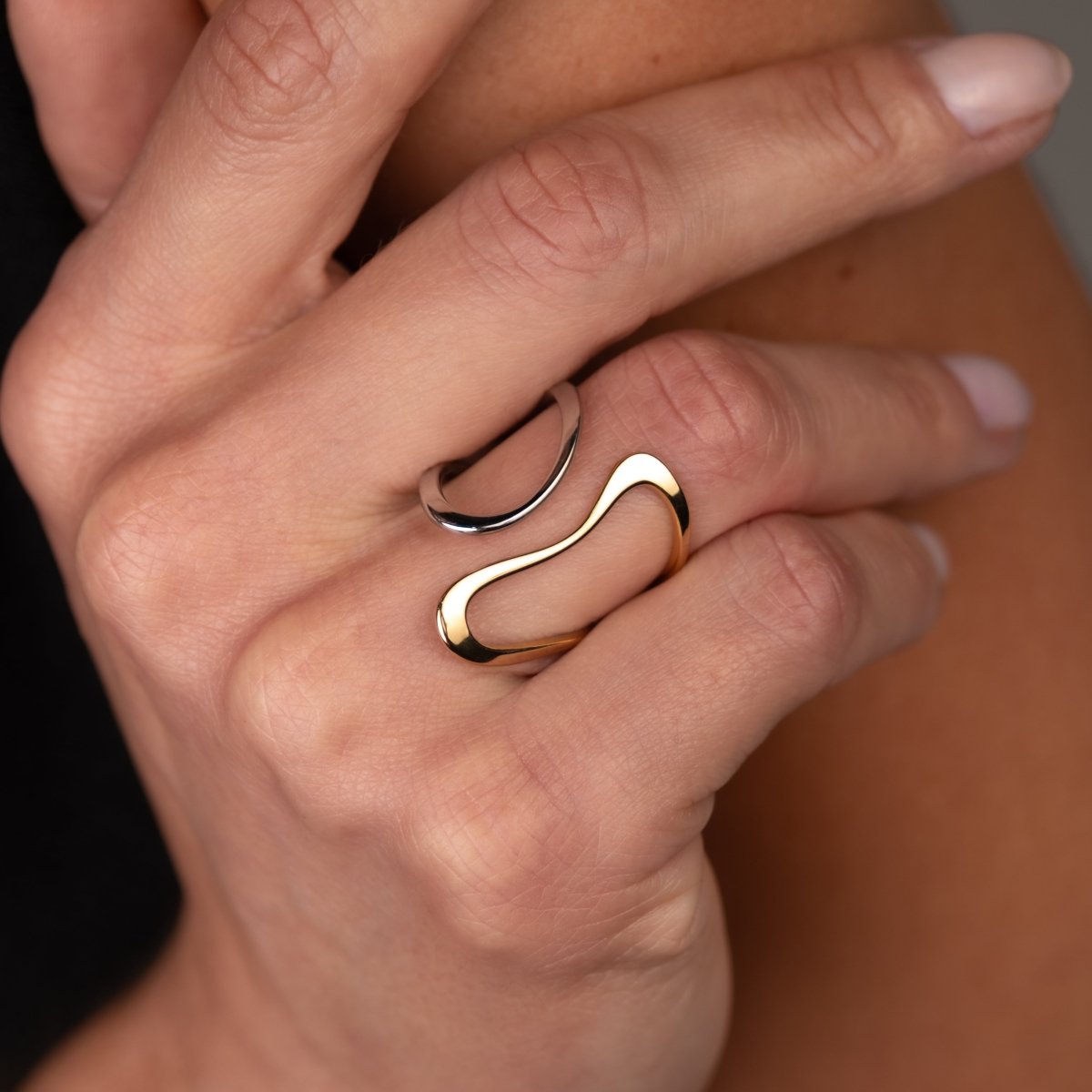 Anel Contorno Ajustável com Mix de Banhos Dourado e Prata