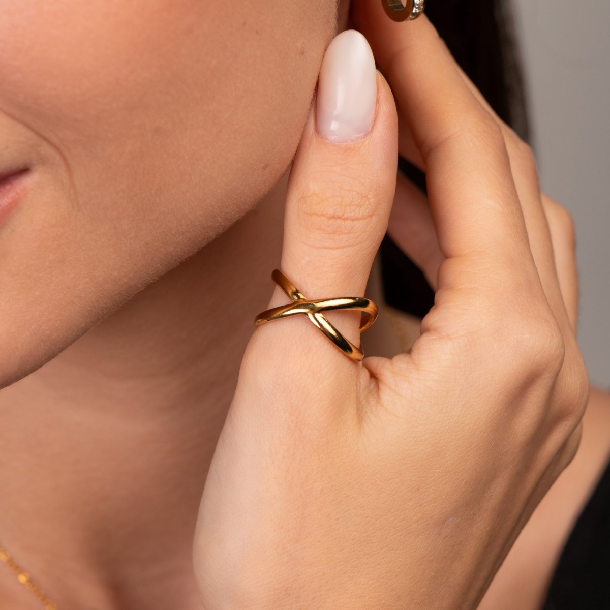 Anel Cruzado Minimal Ajustável Banhado em Ouro 18K