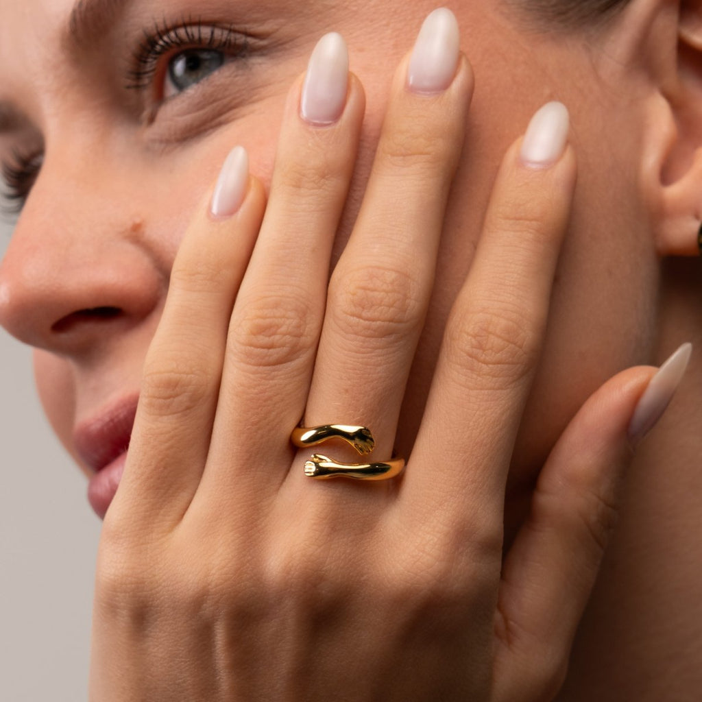 Anel de Abraço Banhado em Ouro 18K