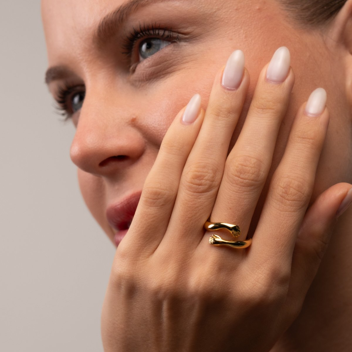 Anel de Abraço Banhado em Ouro 18K