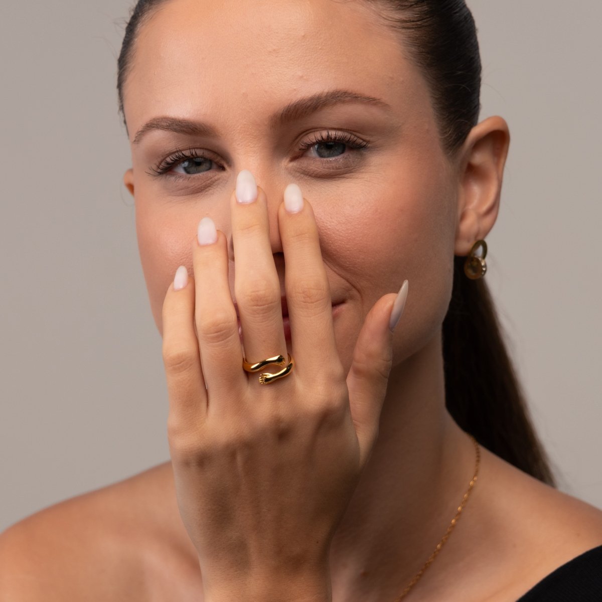 Anel de Abraço Banhado em Ouro 18K