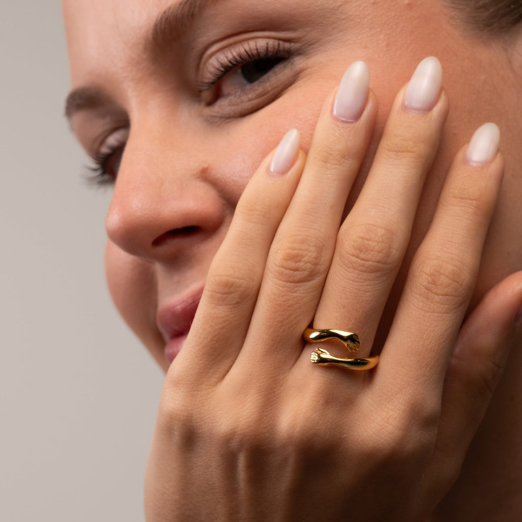 Anel de Abraço Banhado em Ouro 18K