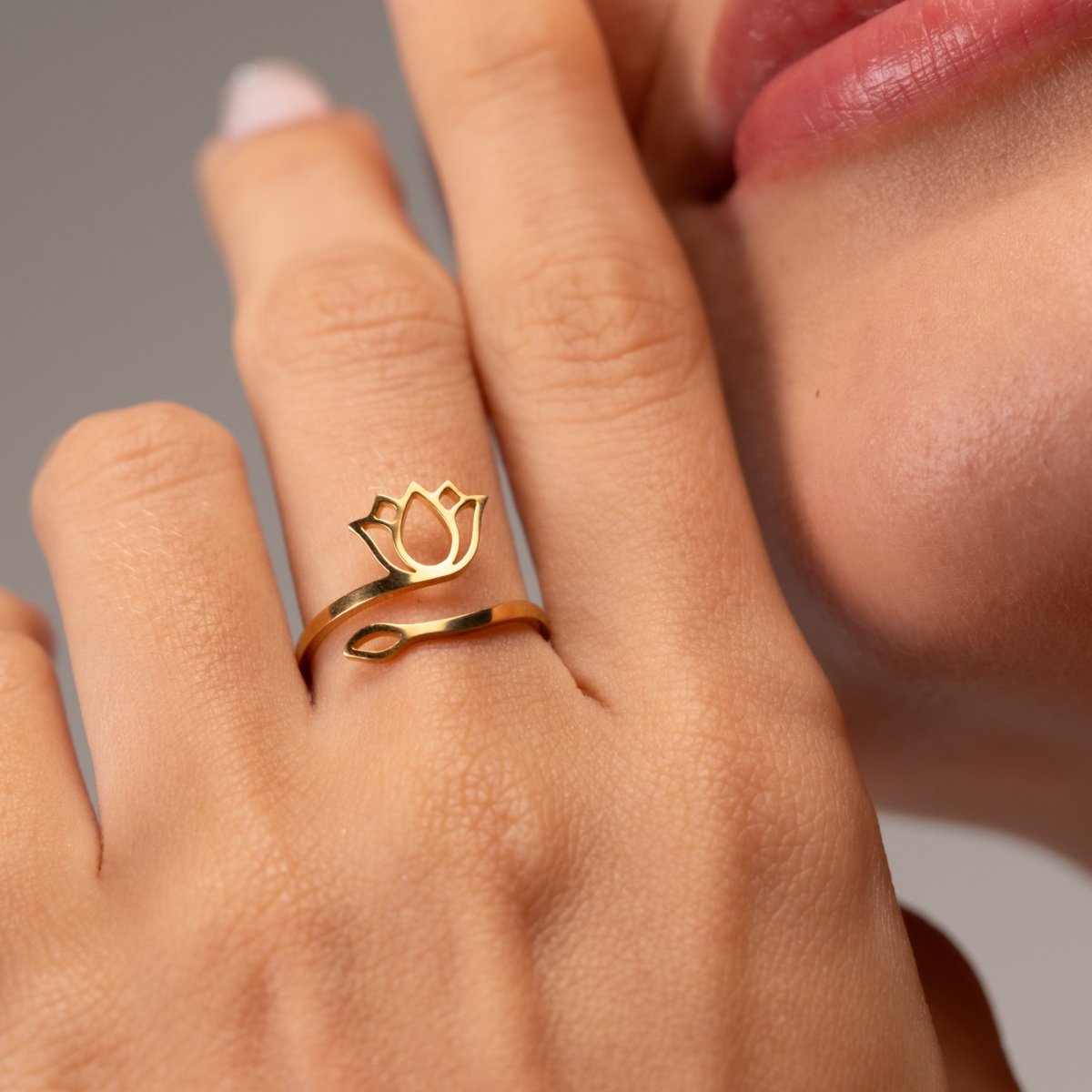 Anel Flor de Lótus Banhado em Ouro 18K