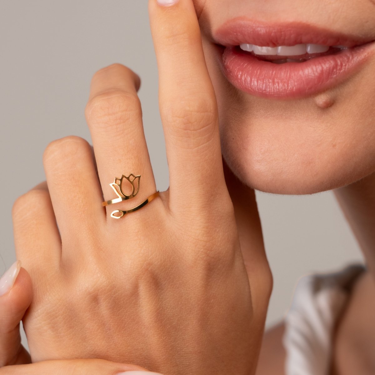 Anel Flor de Lótus Banhado em Ouro 18K