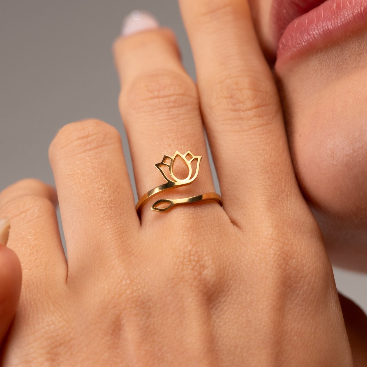Anel Flor de Lótus Banhado em Ouro 18K