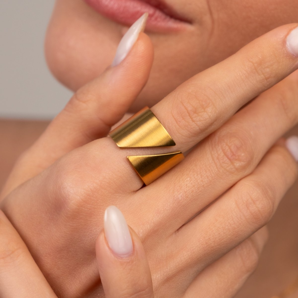 Anel Hips Banhado em Ouro 18K