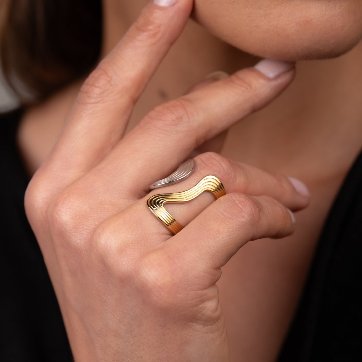 Anel Infinity Ajustável com Mix de Banhos Dourado e Prata