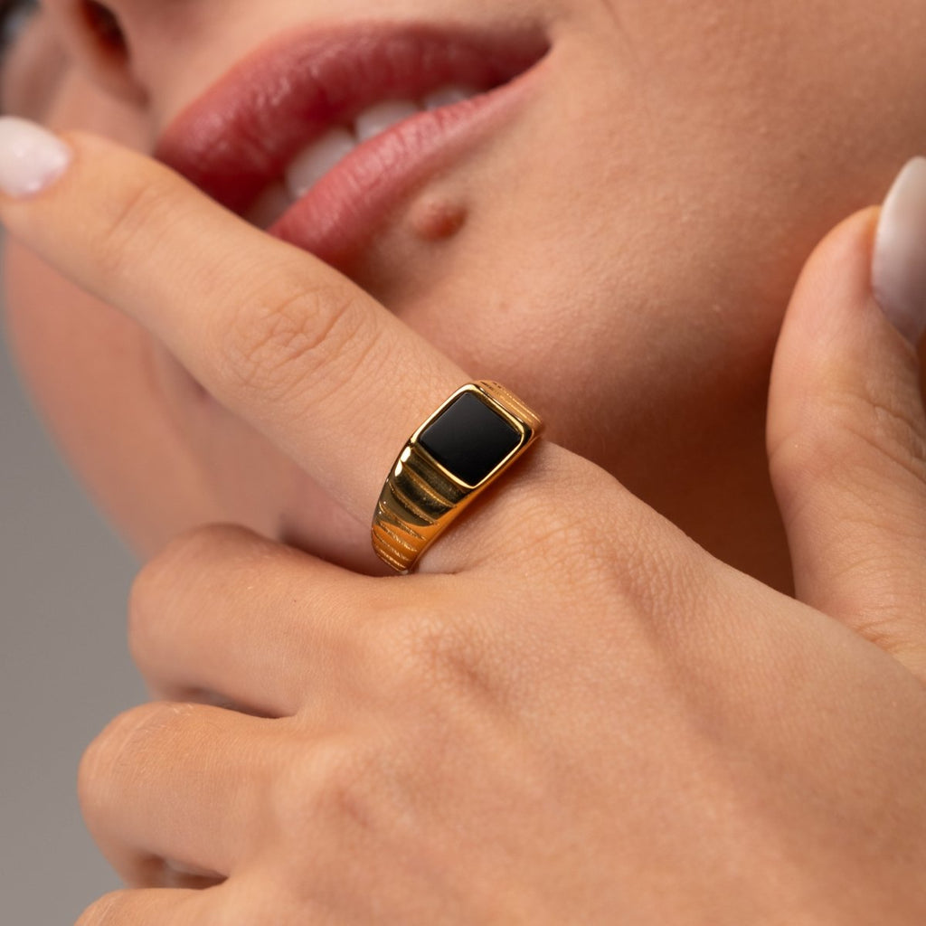 Anel Noir Banhado em Ouro 18k