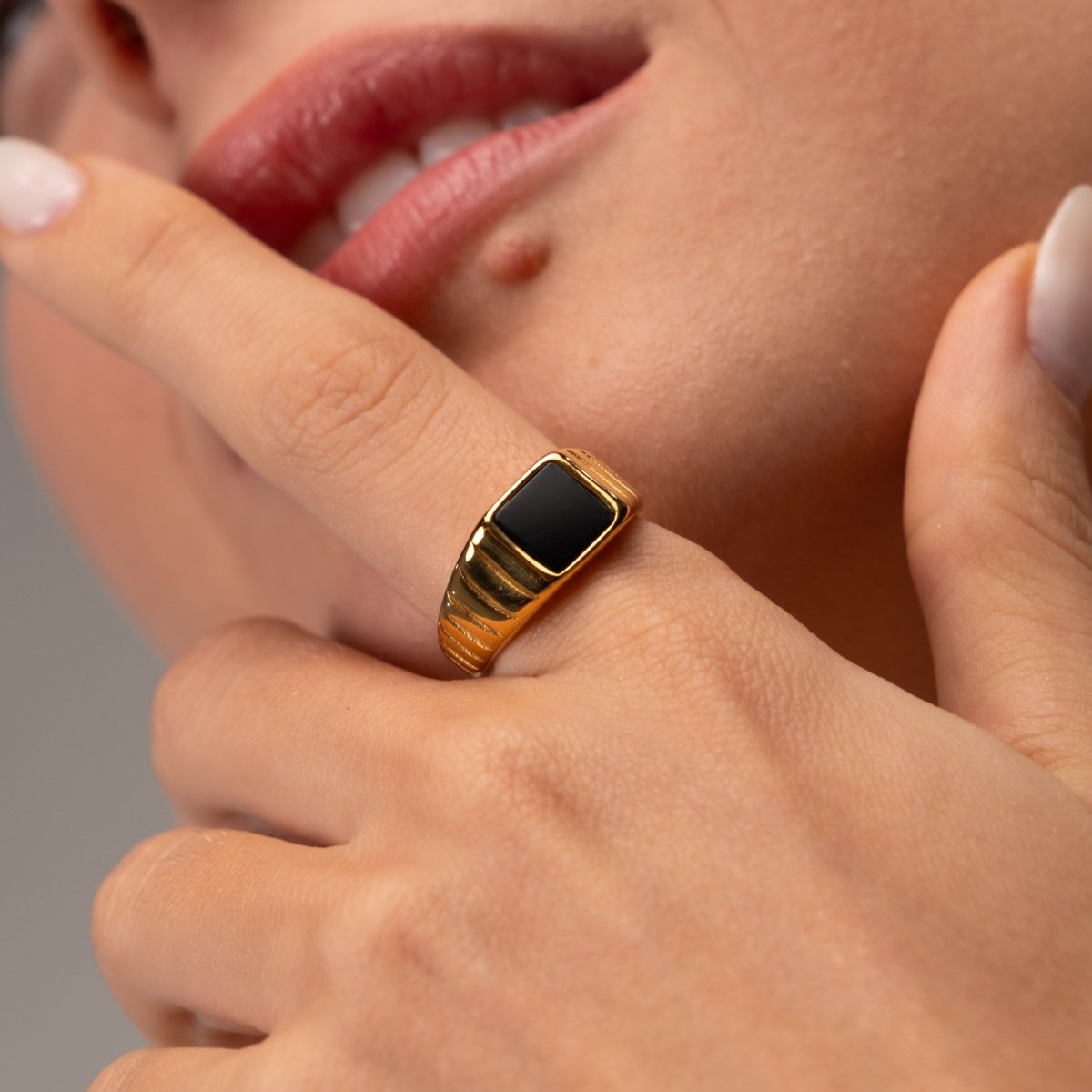 Anel Noir Banhado em Ouro 18k