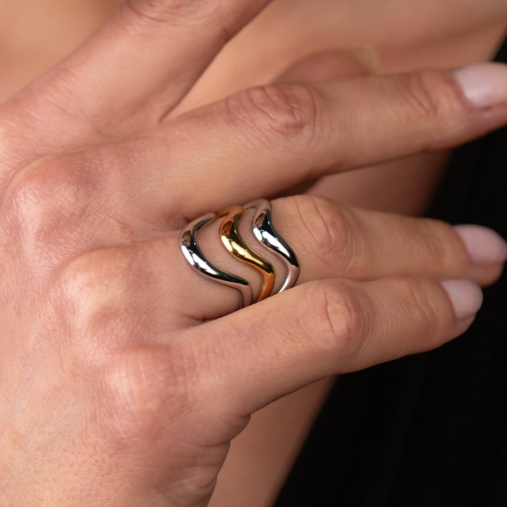 Anel Ondas Ajustável com Mix de Banhos Dourado e Prata