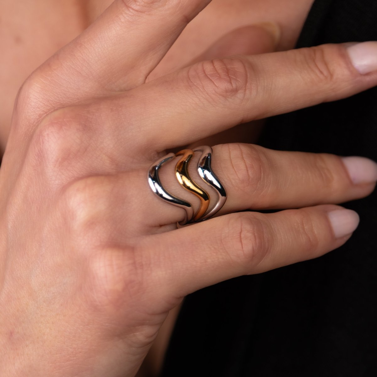 Anel Ondas Ajustável com Mix de Banhos Dourado e Prata
