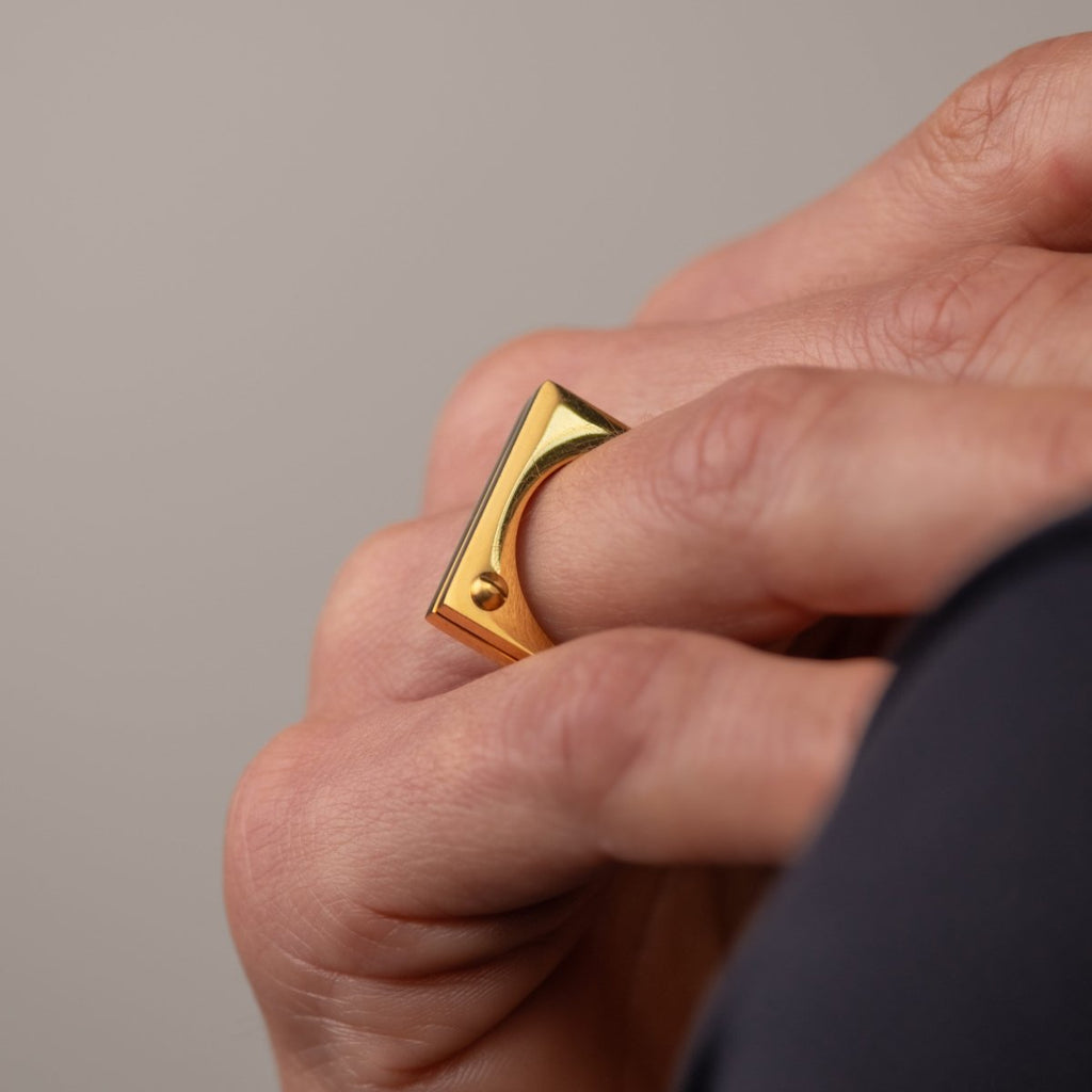 Anel Parafuso Plano Banhado em Ouro 18k