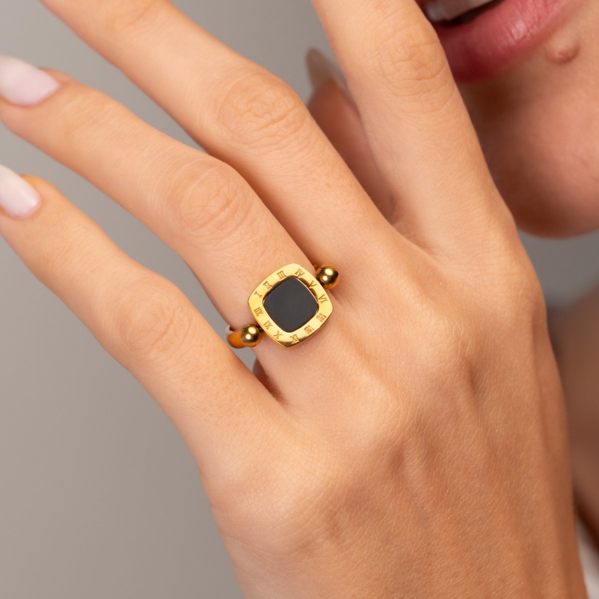 Anel Square Charm Giratório Banhado em Ouro 18k
