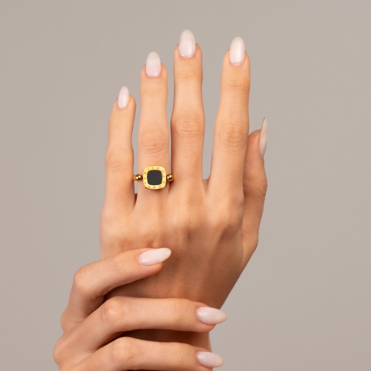 Anel Square Charm Giratório Banhado em Ouro 18k