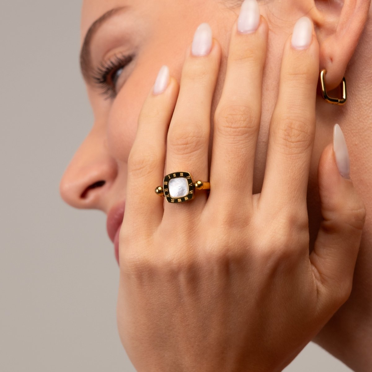 Anel Square Charm Giratório Banhado em Ouro 18k