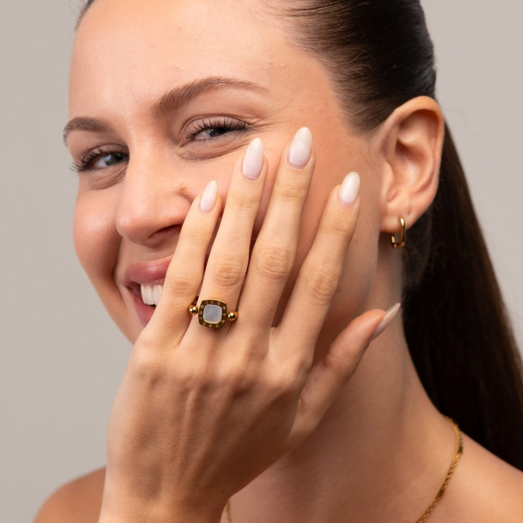 Anel Square Charm Giratório Banhado em Ouro 18k