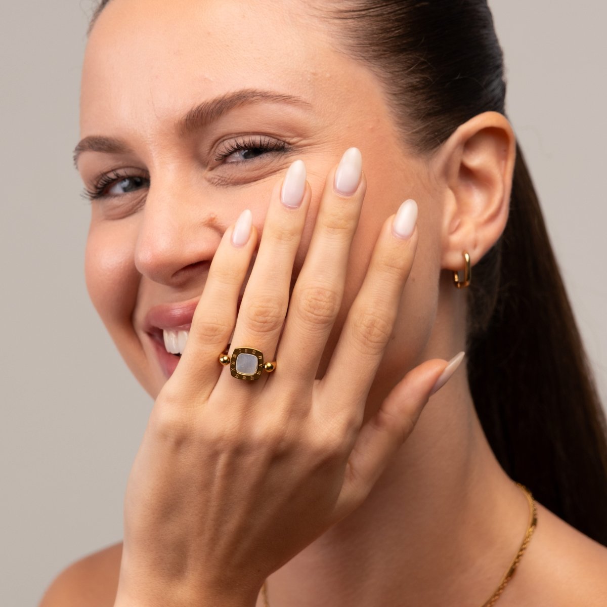 Anel Square Charm Giratório Banhado em Ouro 18k