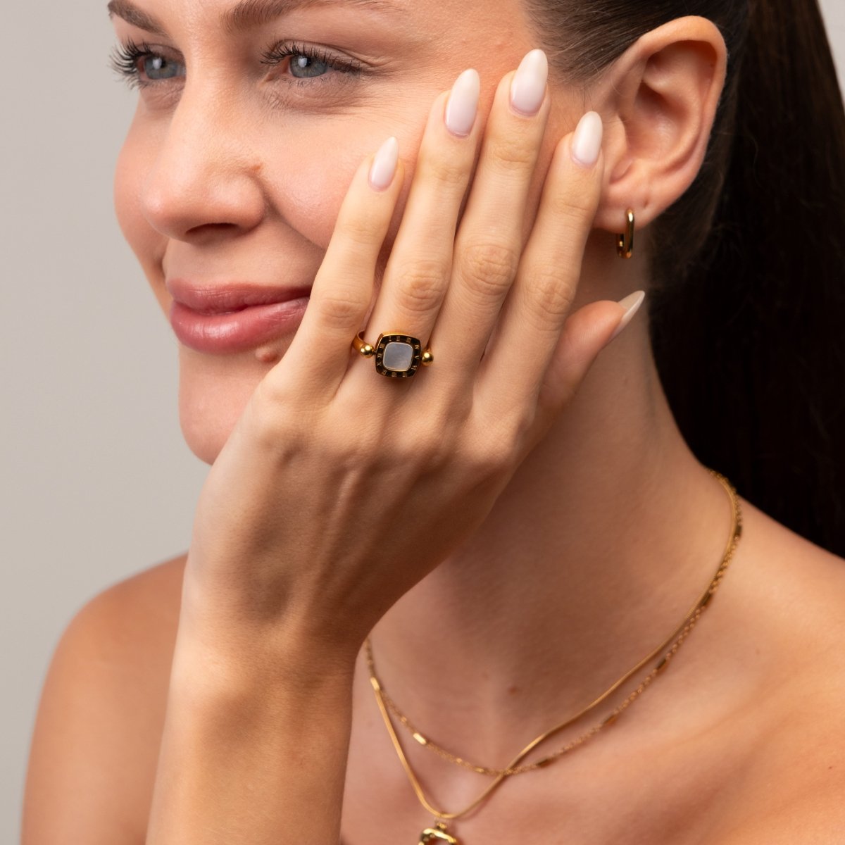 Anel Square Charm Giratório Banhado em Ouro 18k