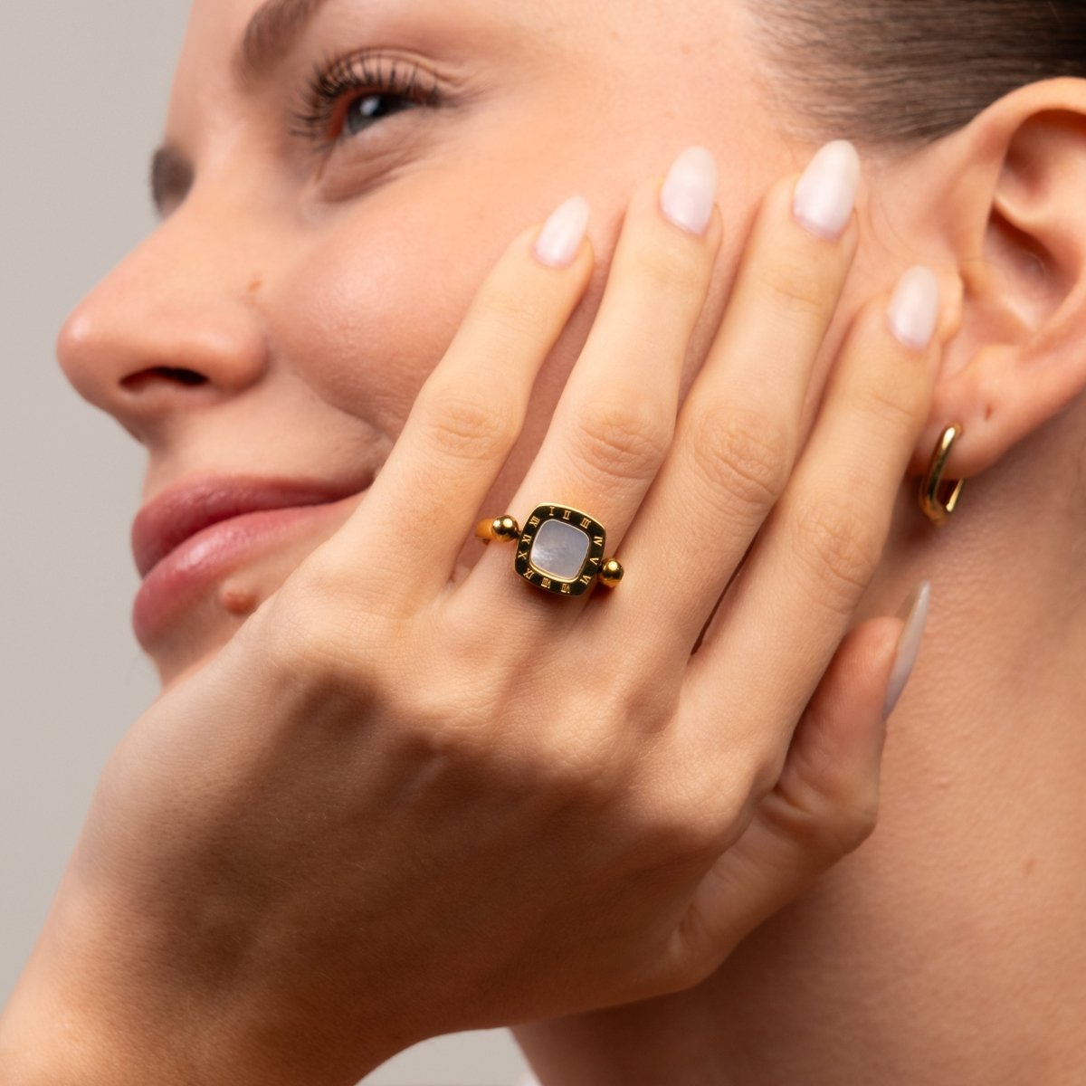 Anel Square Charm Giratório Banhado em Ouro 18k
