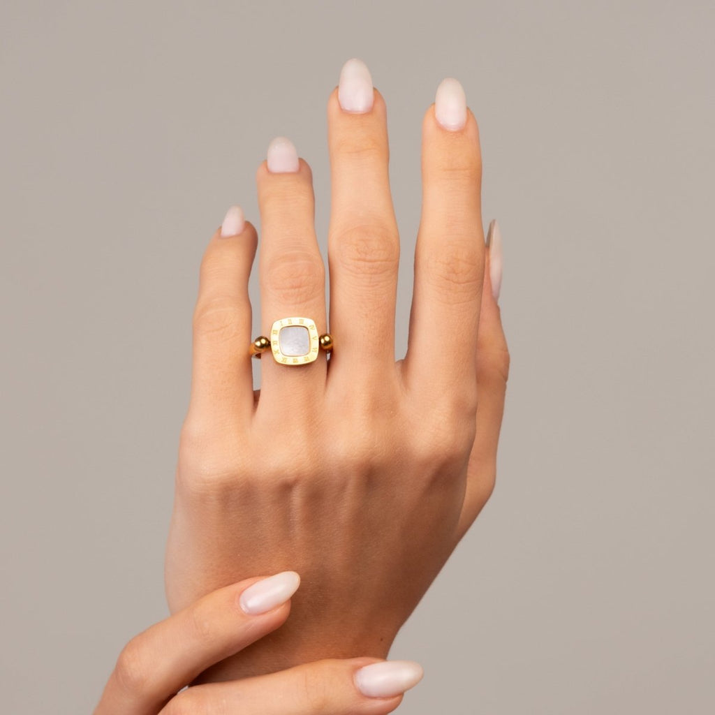 Anel Square Charm Giratório Banhado em Ouro 18k