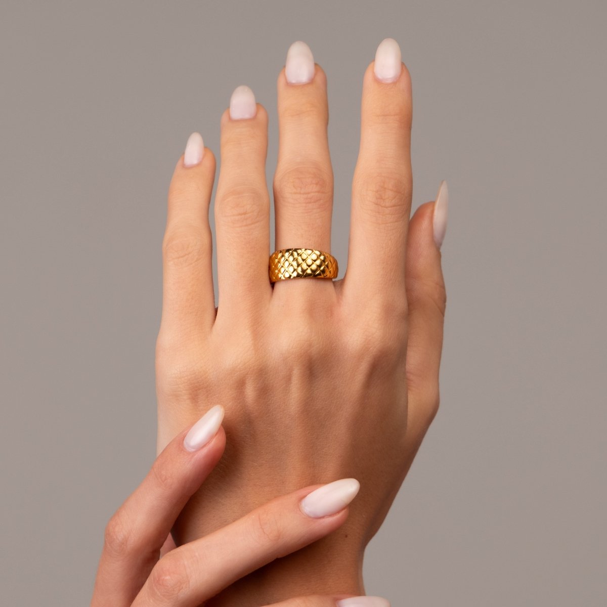 Anel Trama Luxuosa Ajustável Banhado em Ouro 18K