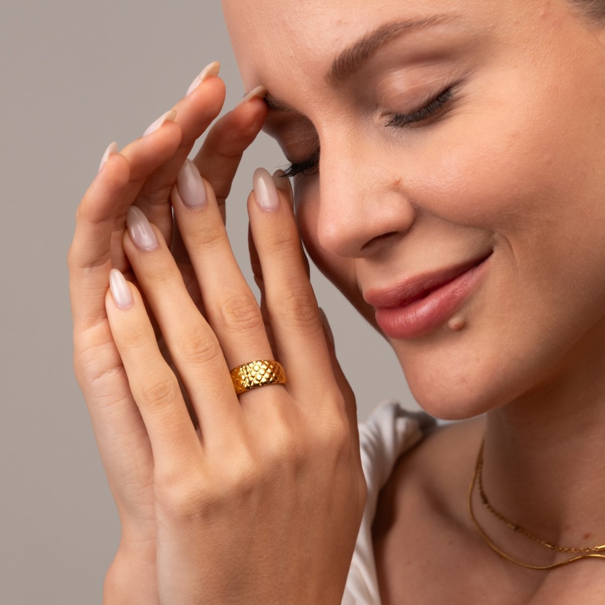 Anel Trama Luxuosa Ajustável Banhado em Ouro 18K
