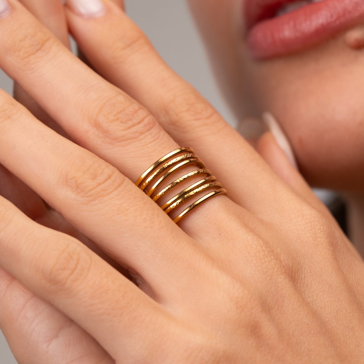Anel Tramas Ajustável Banhado em Ouro 18K