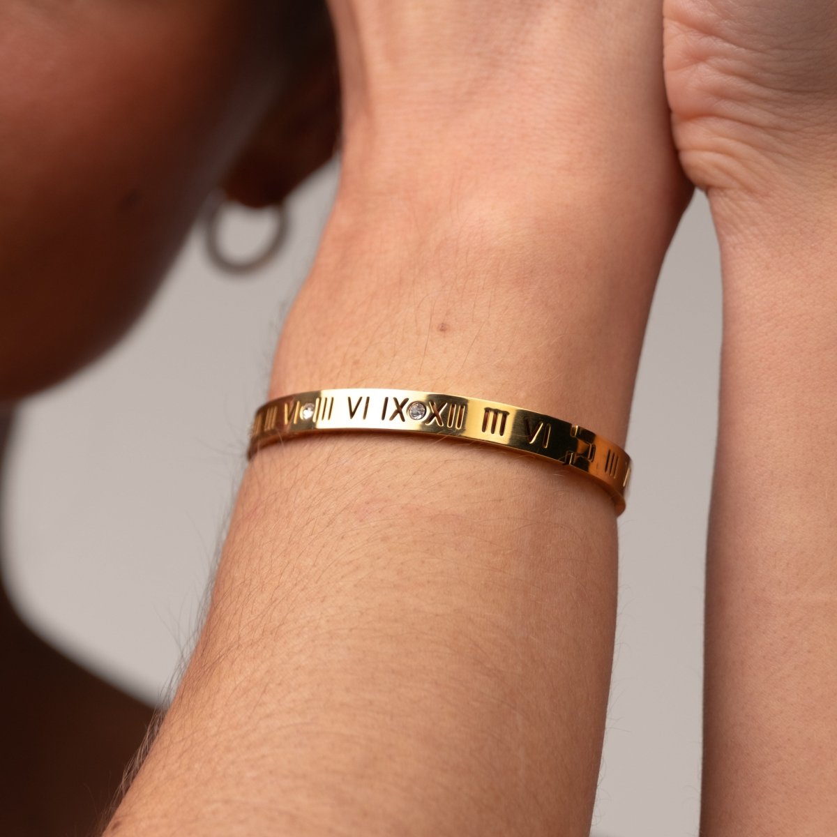Bracelete Algarismo Romanos Banhado em Ouro 18K