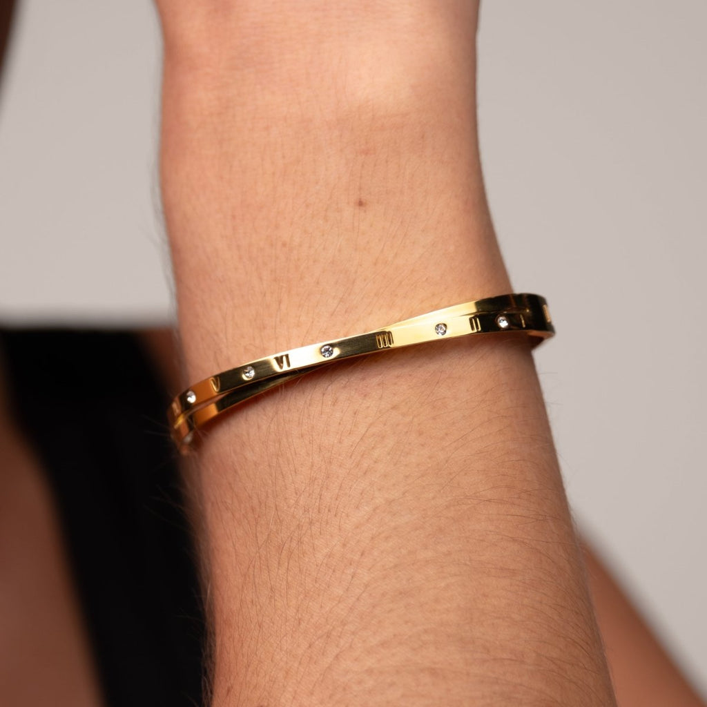 Bracelete Algarismo Romanos Entrelaçados Banho Ouro 18k
