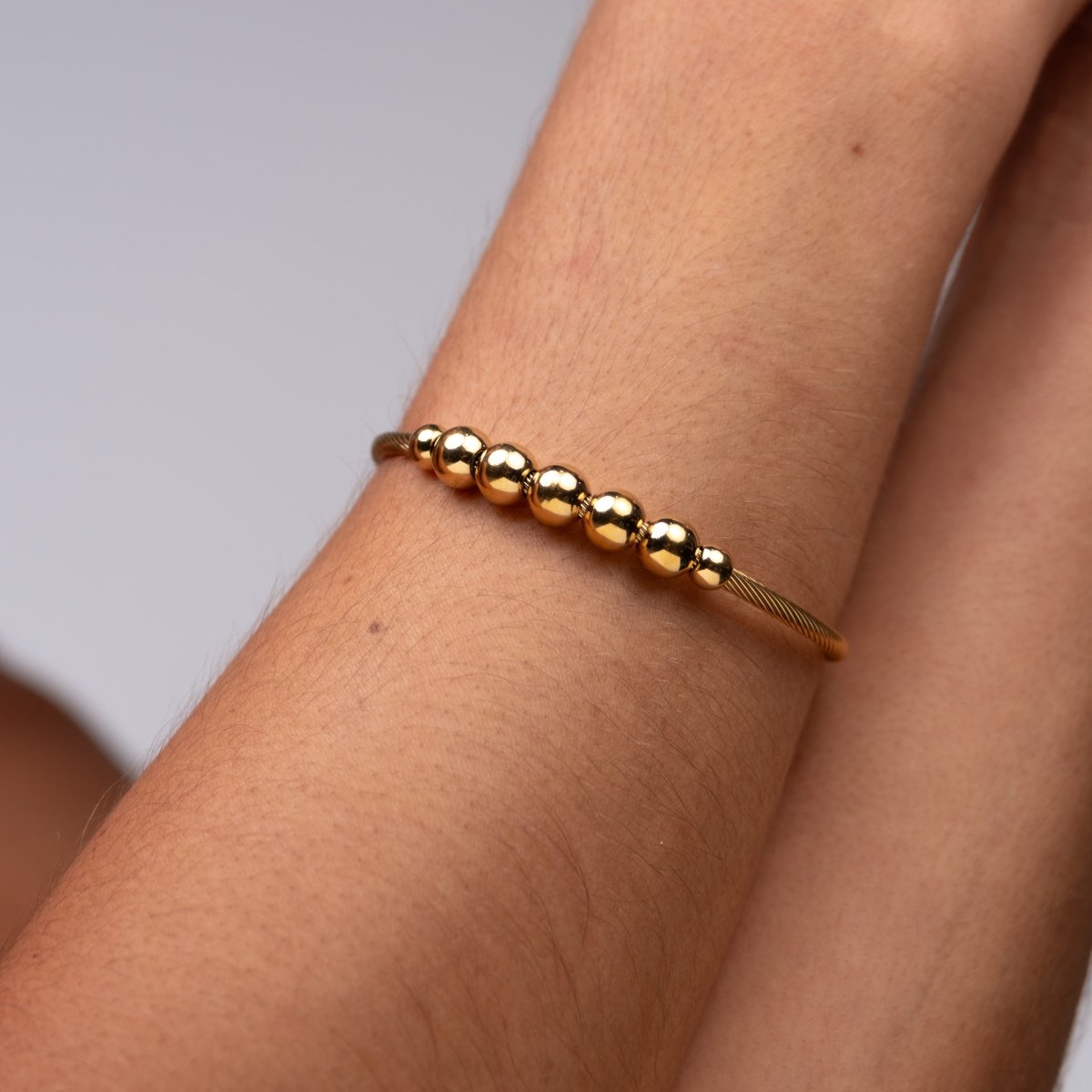 Bracelete Anti-stress Ajustável Esferas Banhado em Ouro 18K