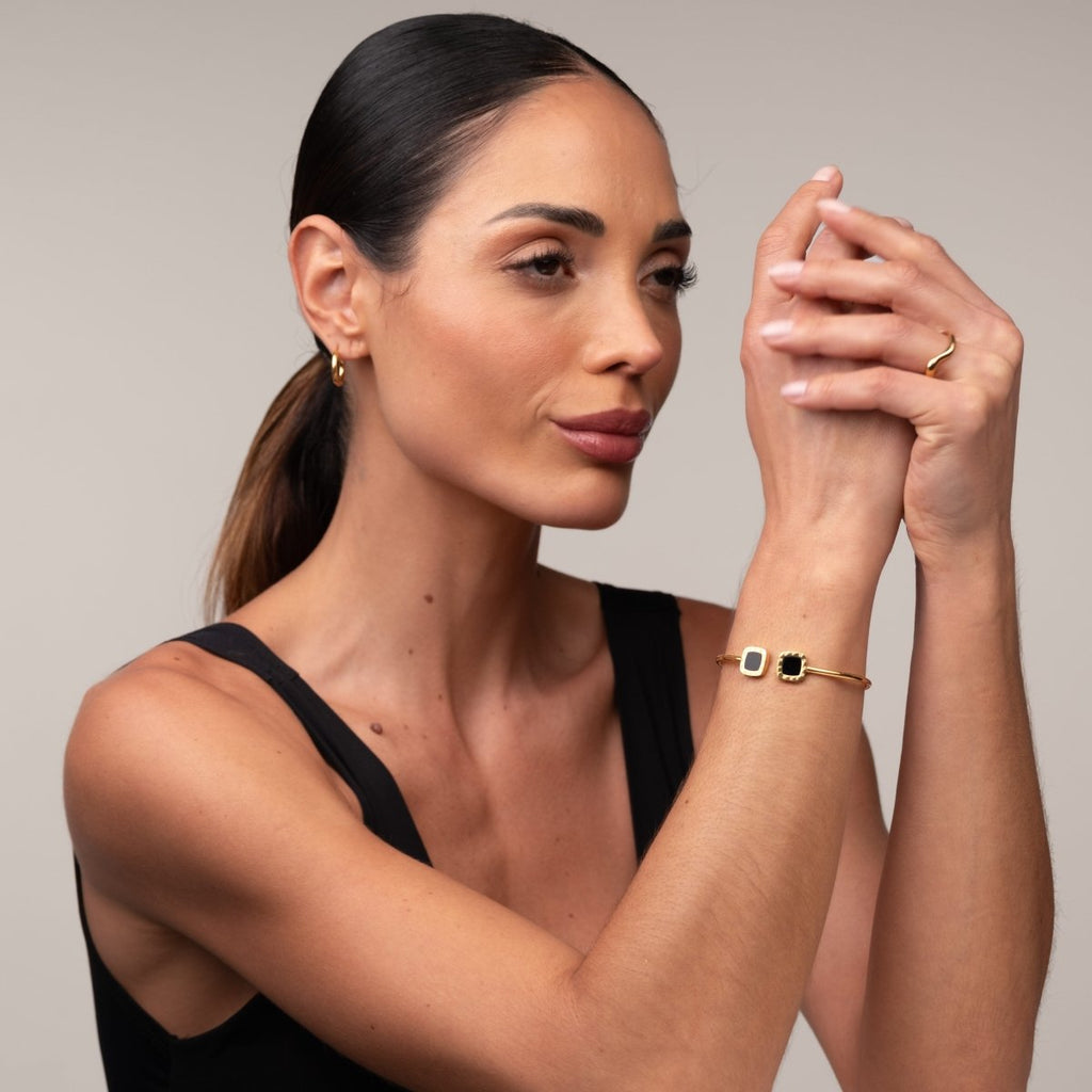 Bracelete Bella Ônix Banhado em Ouro 18k