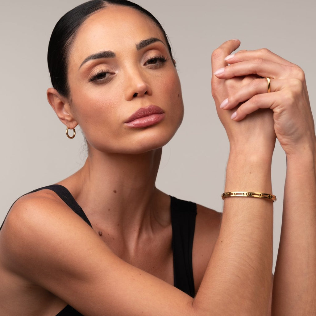 Bracelete Black Studs Banhado em Ouro 18k