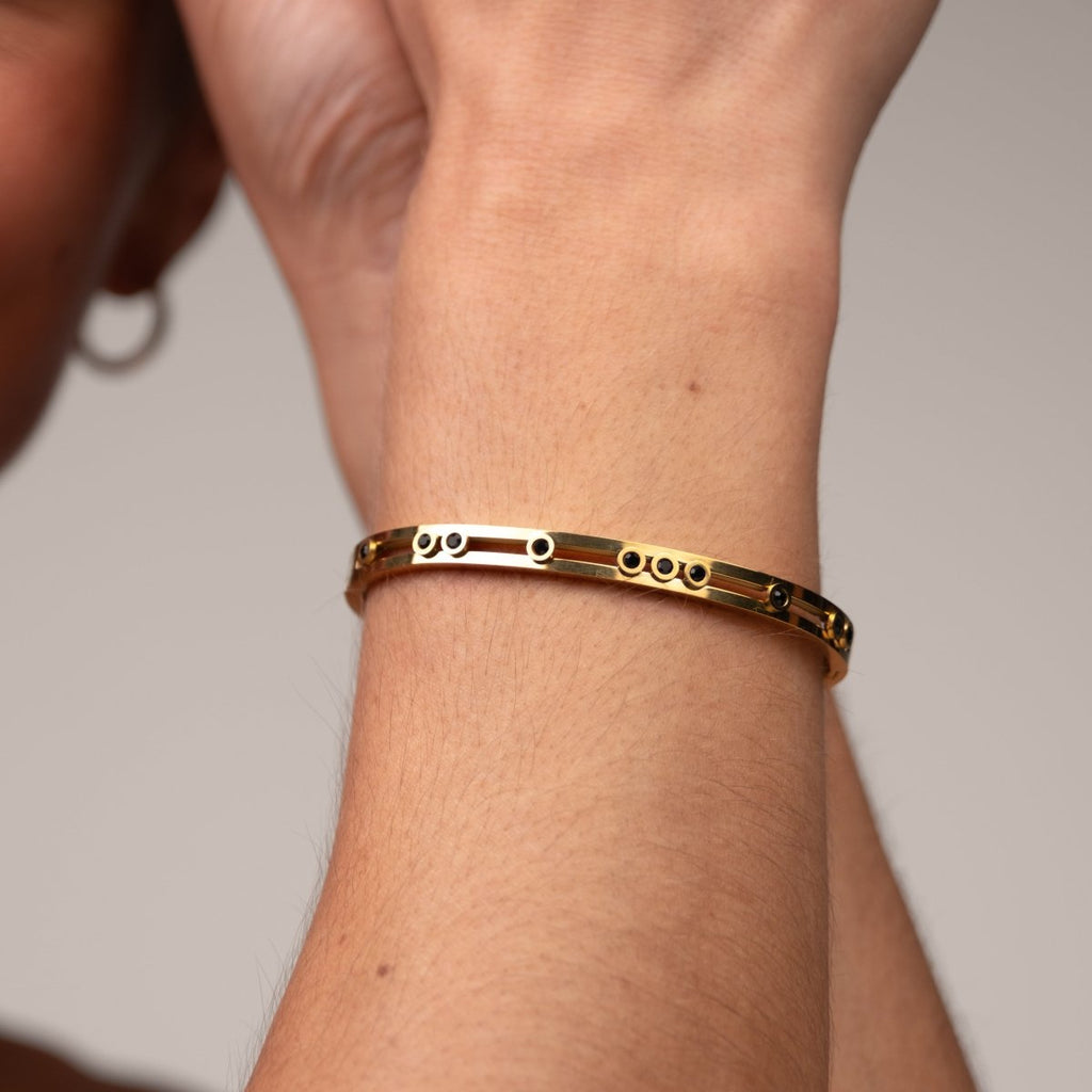 Bracelete Black Studs Banhado em Ouro 18k