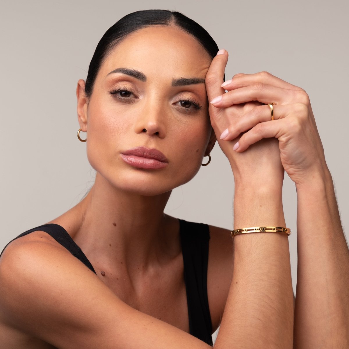 Bracelete Black Studs Banhado em Ouro 18k