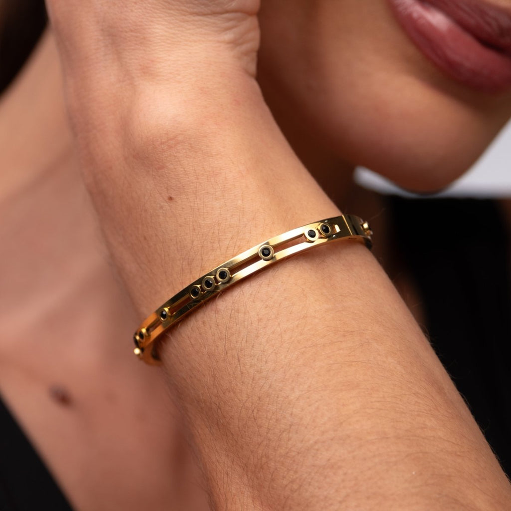 Bracelete Black Studs Banhado em Ouro 18k