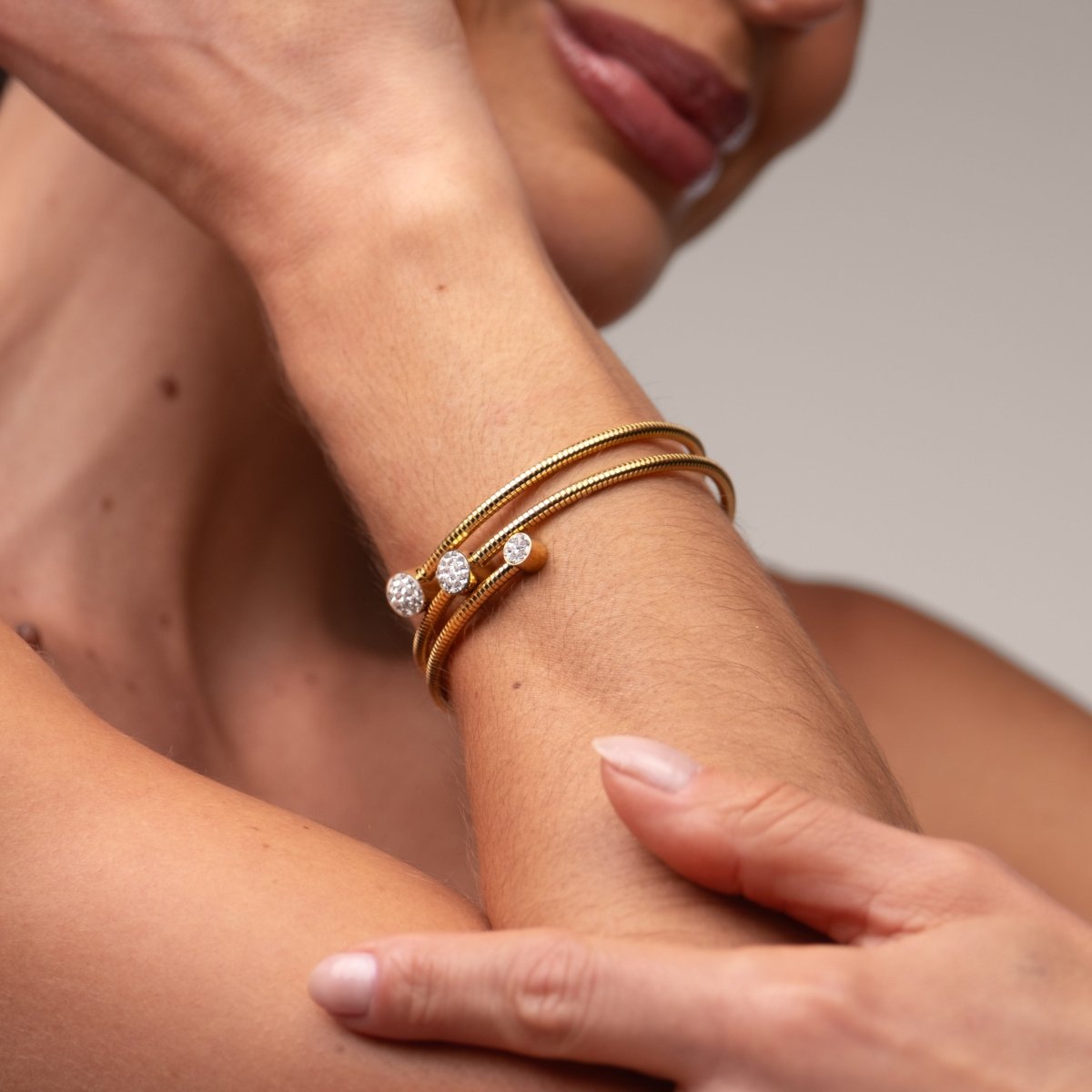 Bracelete Espiral Cristais Banhado em Ouro 18k