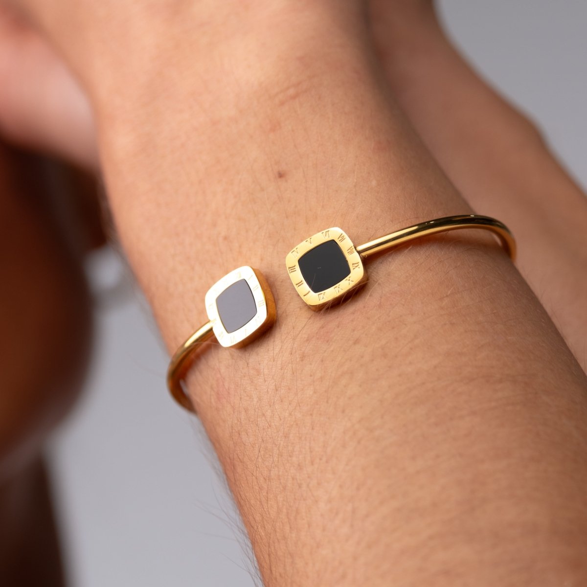 Bracelete Ônix Banhado em Ouro 18K