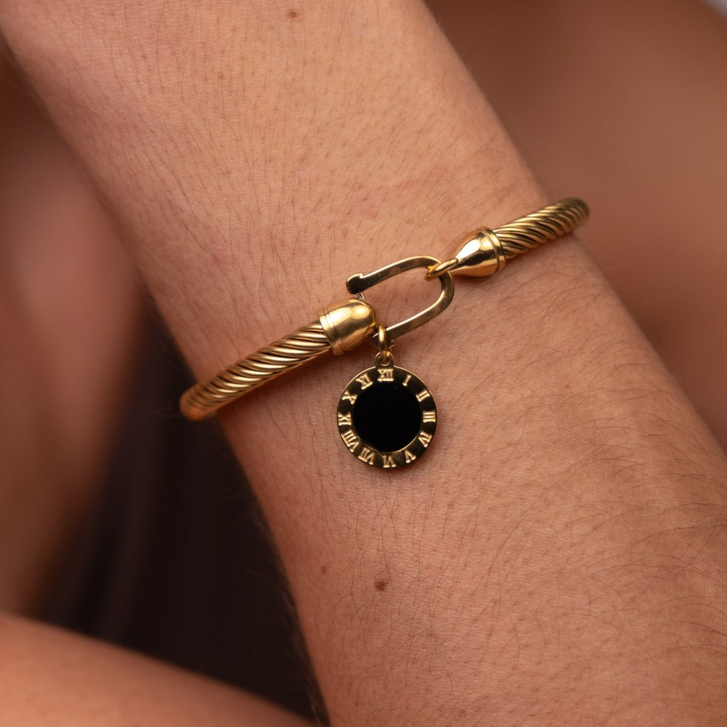 Bracelete Pingente Ônix Banhado em Ouro 18K
