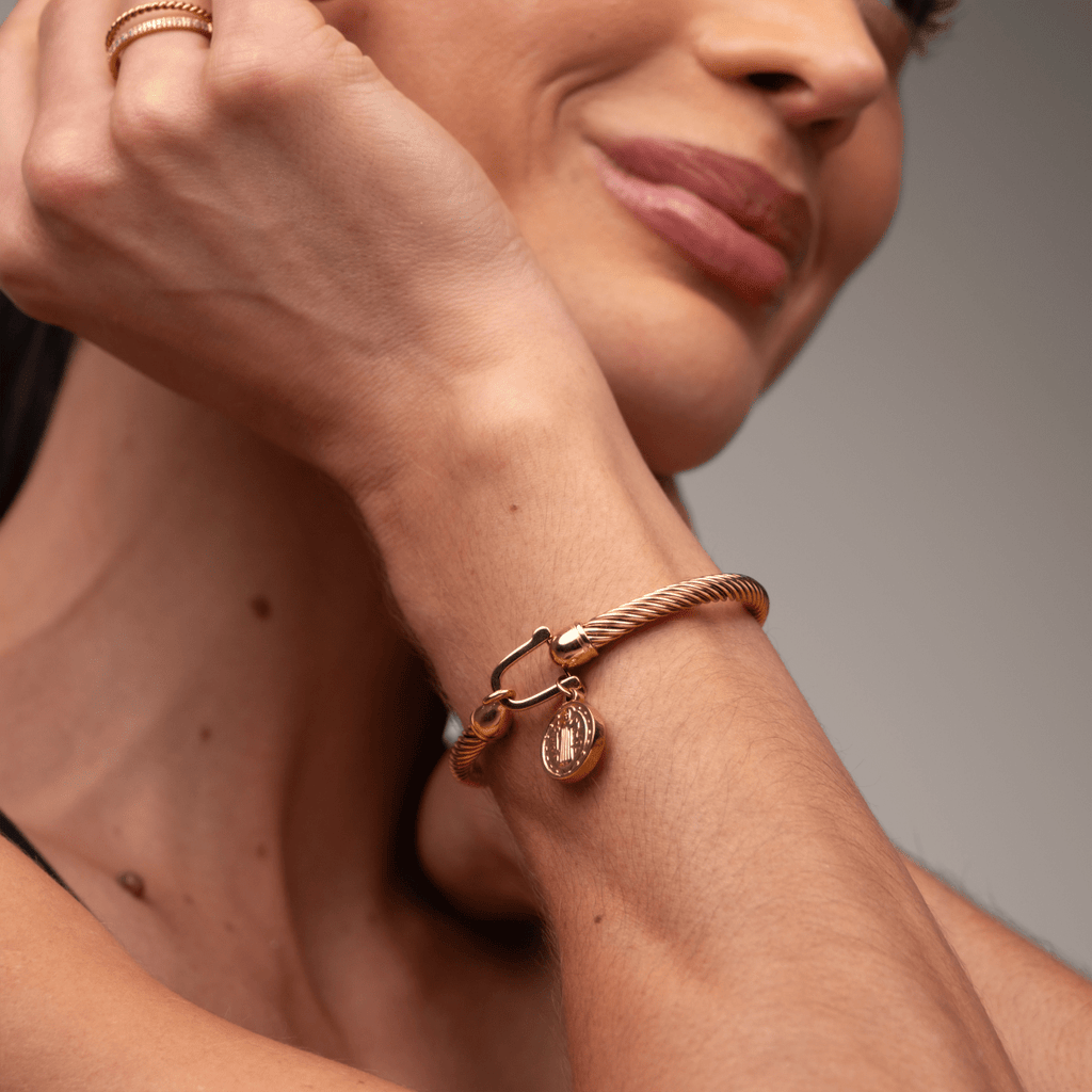 Bracelete Pingente São Bento Banhado em Ouro 18K